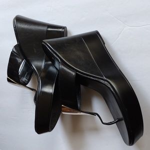 𝅺BCBGeneration Black & Silver Open Toe Women's 3" Wedge Sandal| Size 7